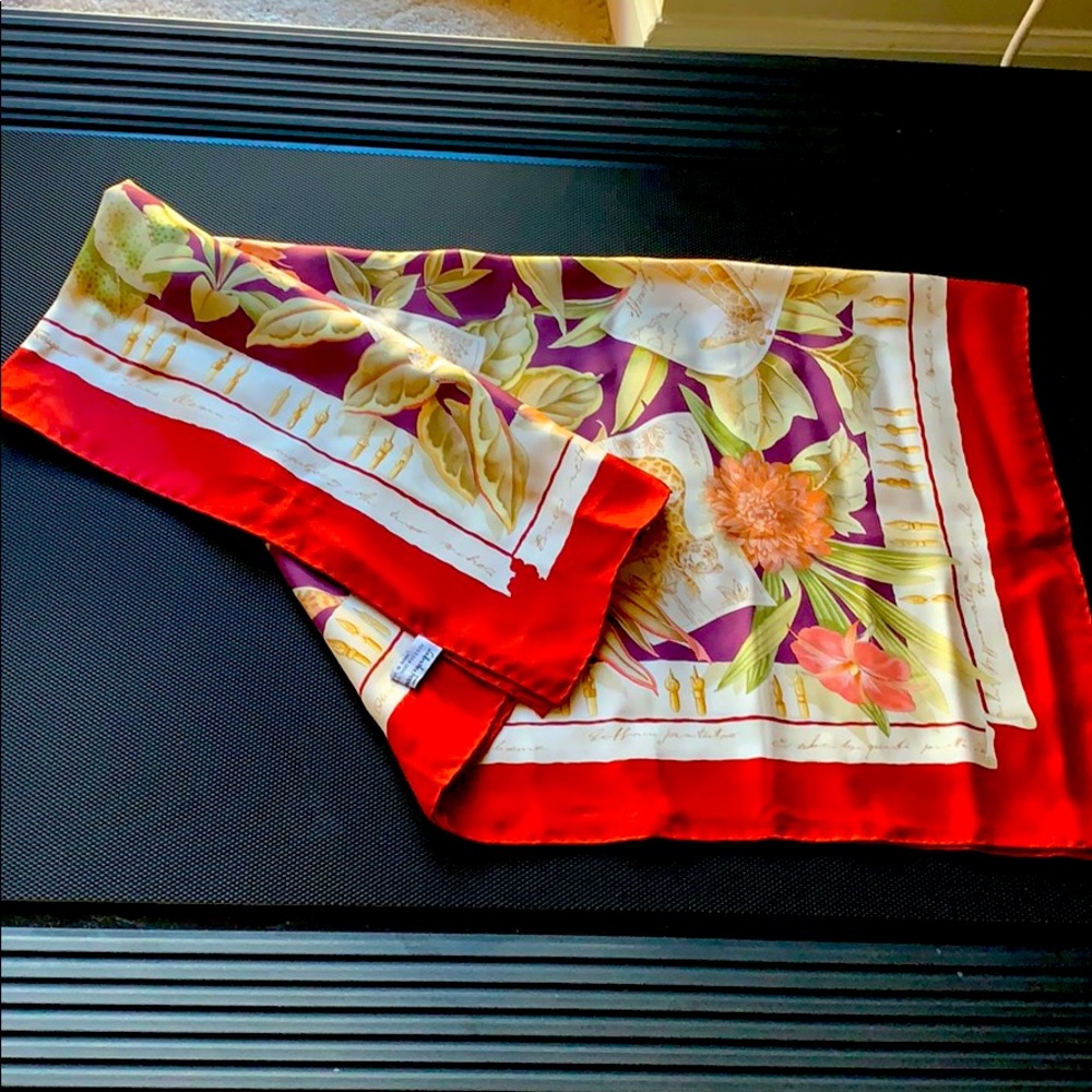 Salavatore ferragamo scarf
